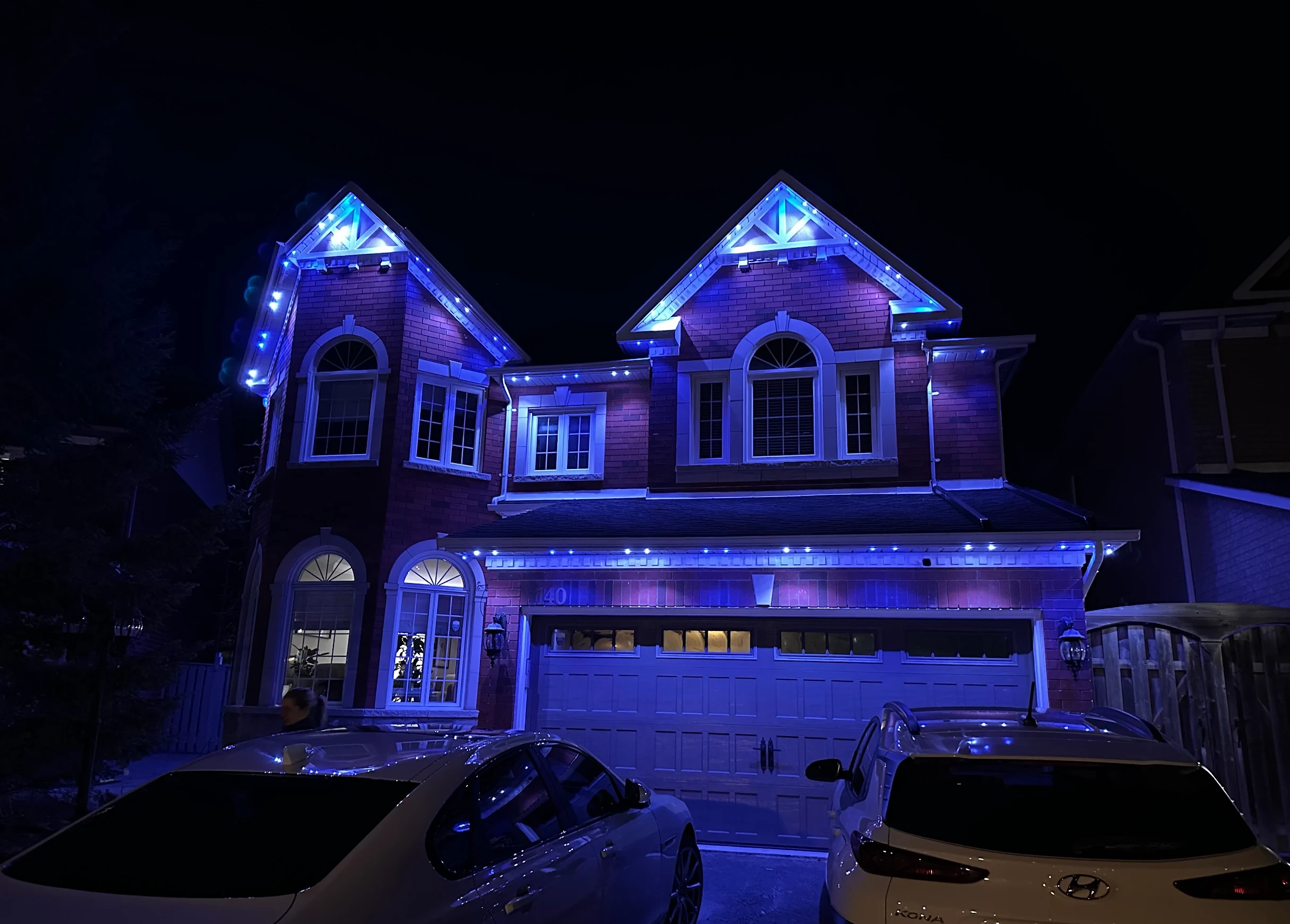 GTA home with blue permanent Christmas lights installed by Toronto Glow.