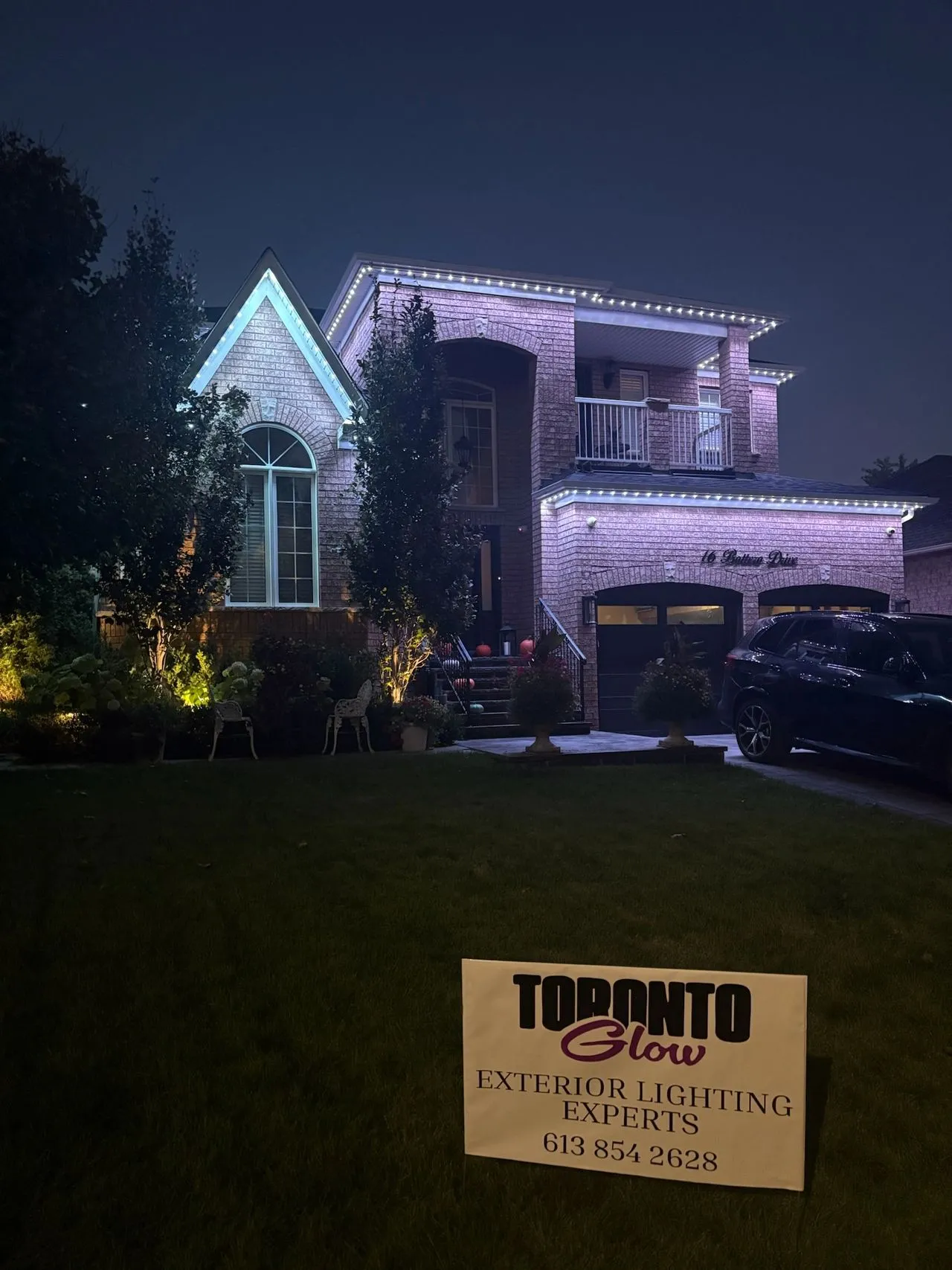 GTA home illuminated with smart outdoor LED lights by Toronto Glow.