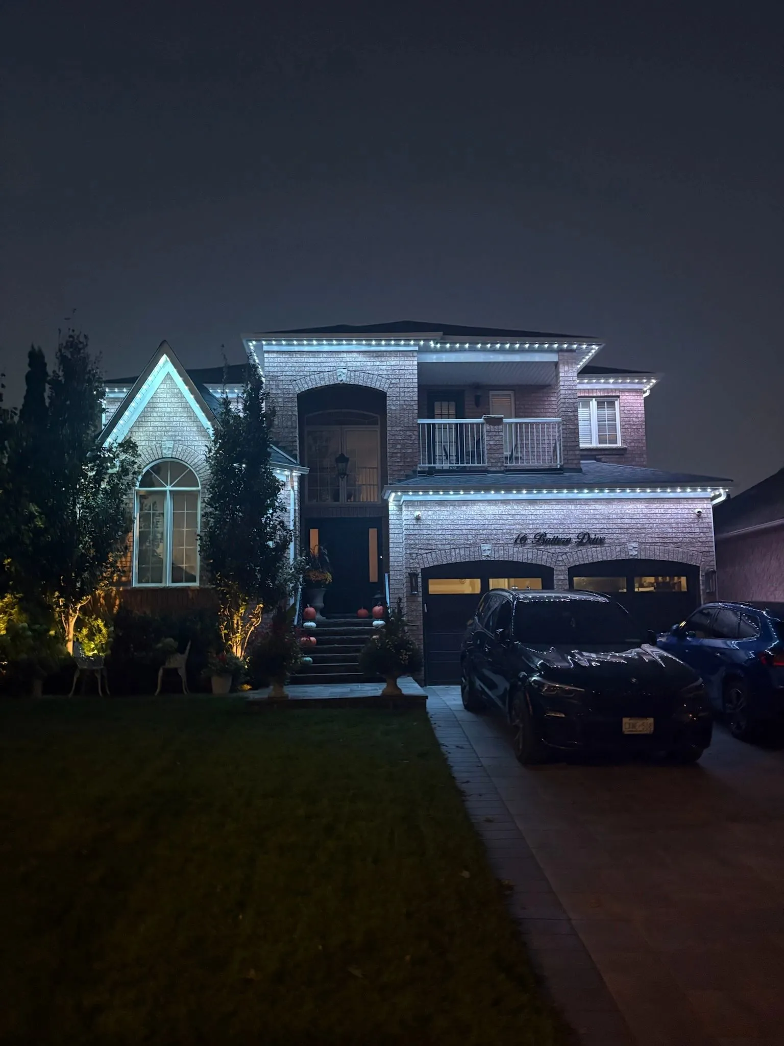 Large GTA home with permanent outdoor LED lighting in teal at night installed by Toronto Glow