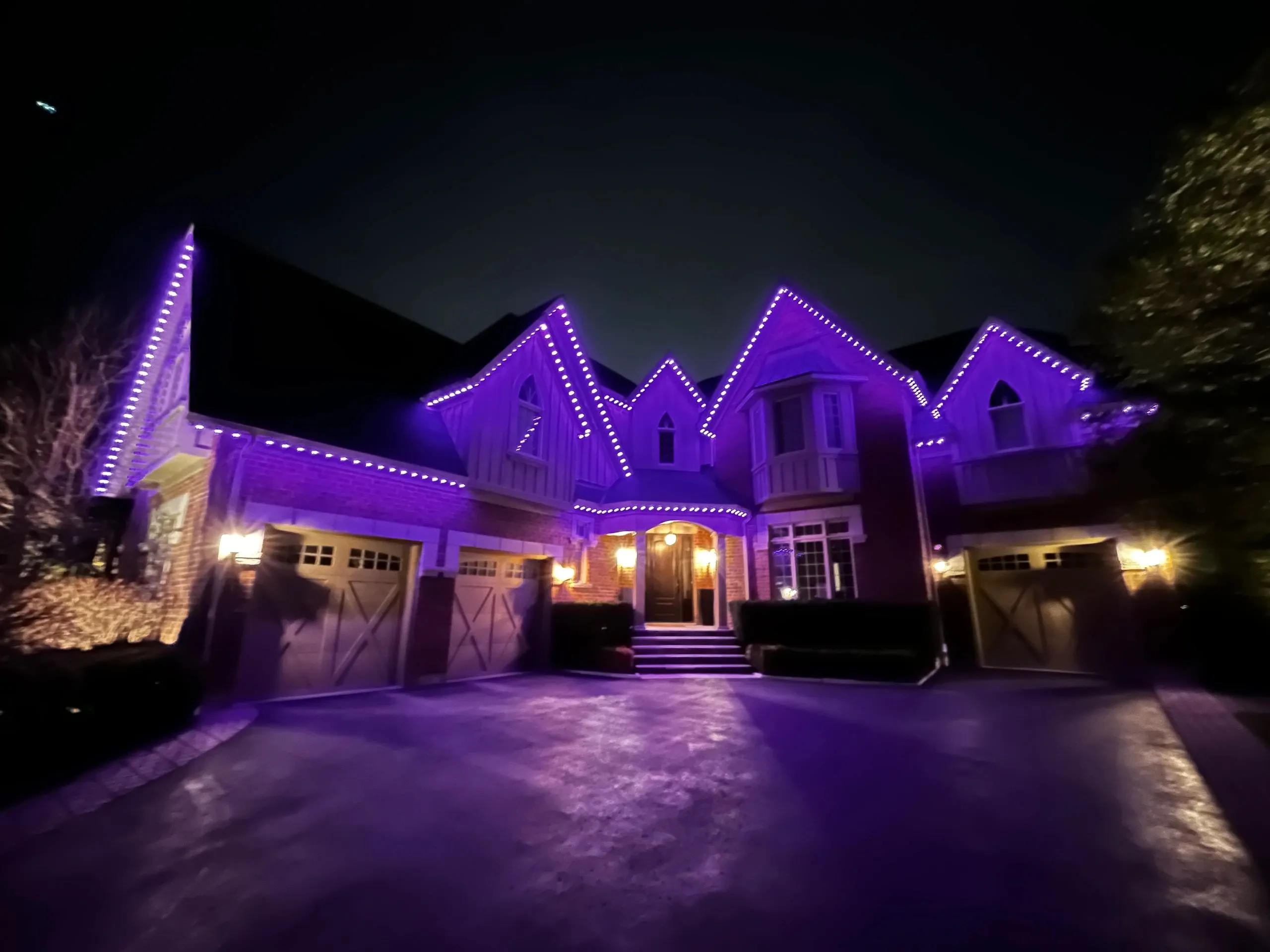 GTA home with smart exterior lighting in purple installed by Toronto Glow
