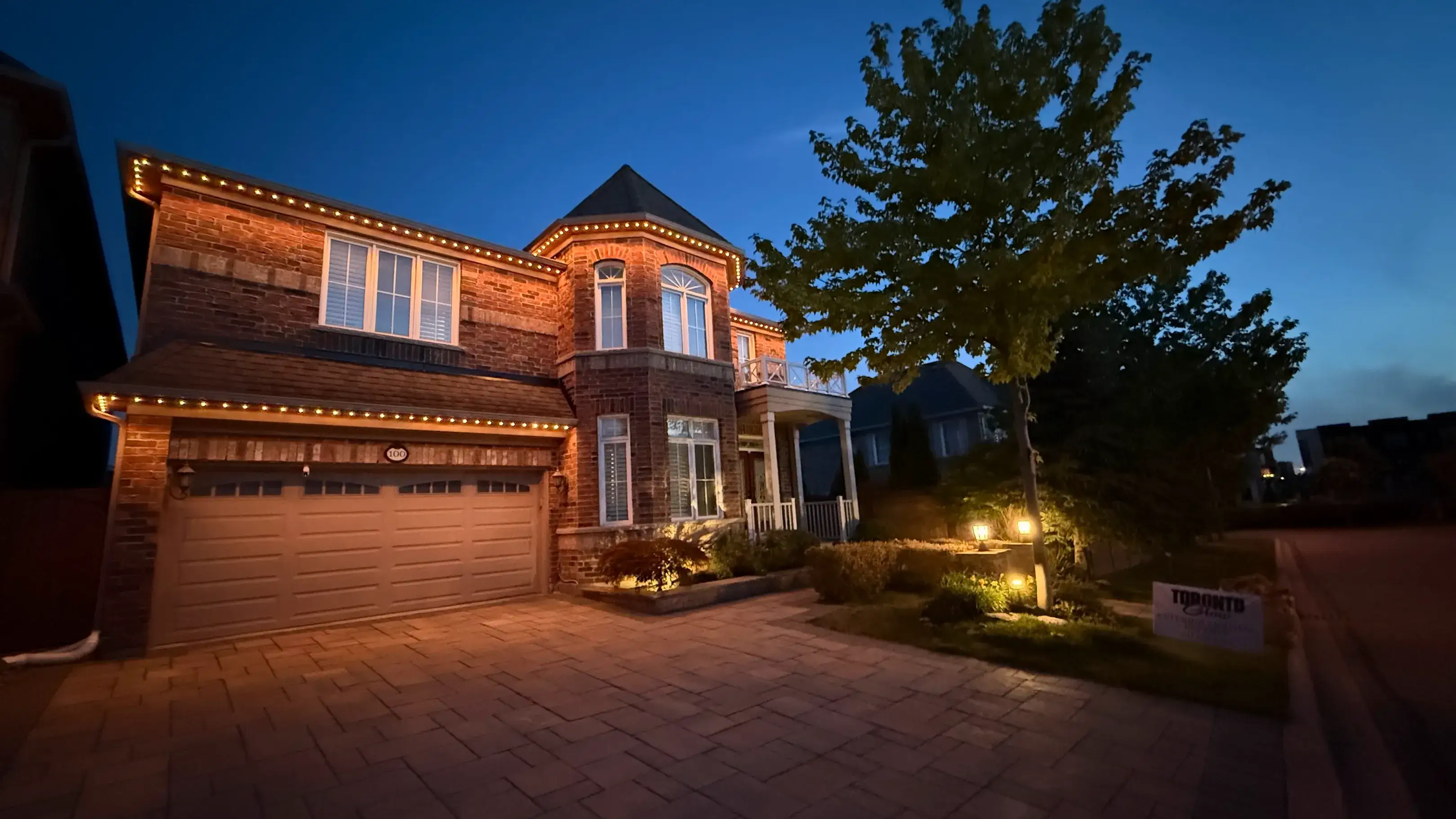 GTA home with permanent outdoor LED lighting in cool blue at night installed by Toronto Glow