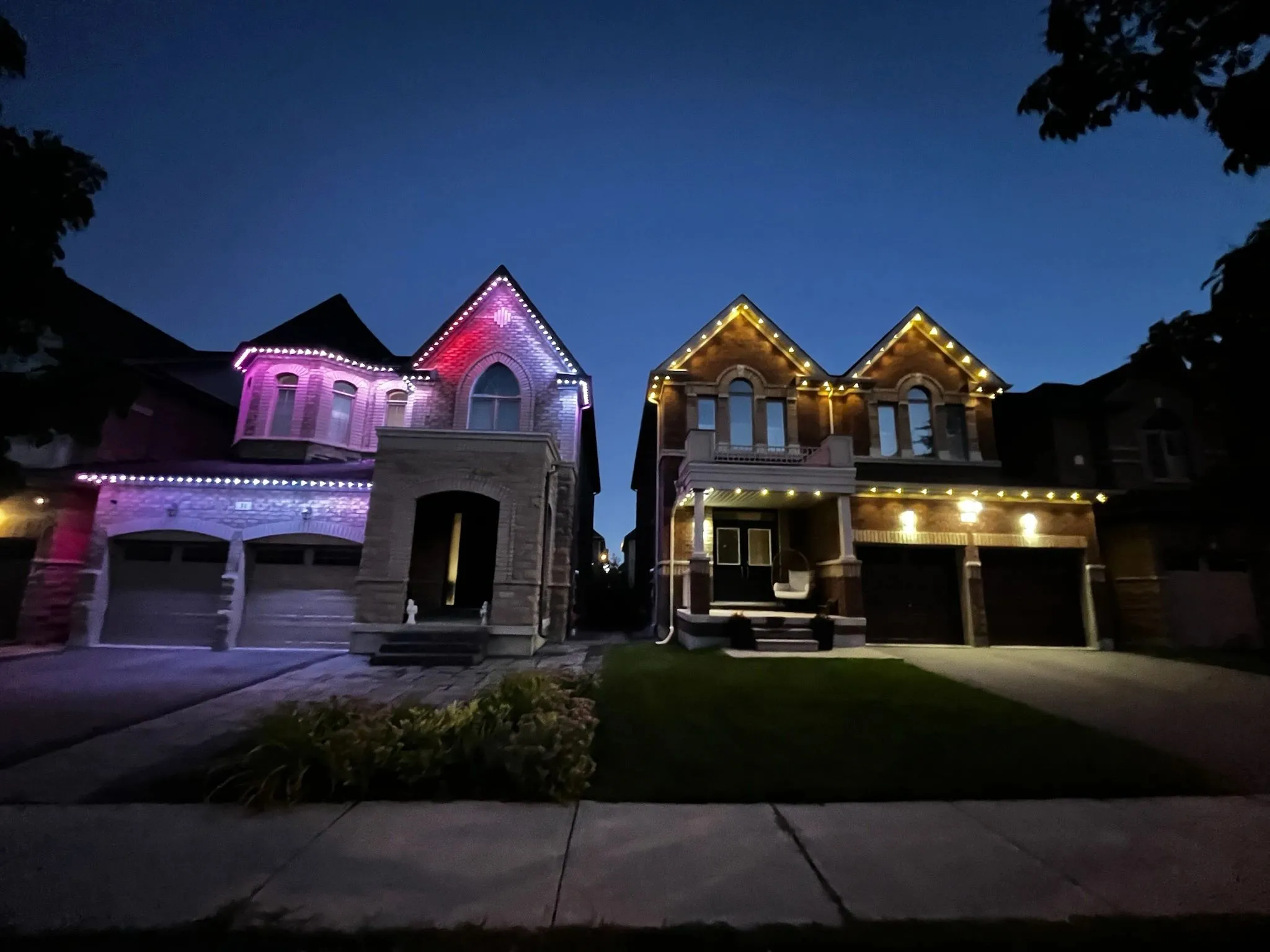 Toronto area home with permanent outdoor LED lighting installed by Toronto Glow
