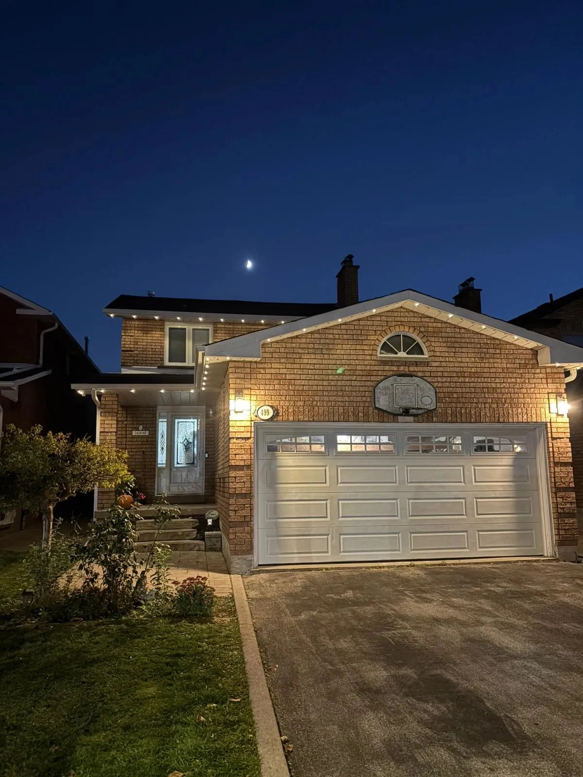 GTA home with permanent outdoor LED lighting installed by Toronto Glow