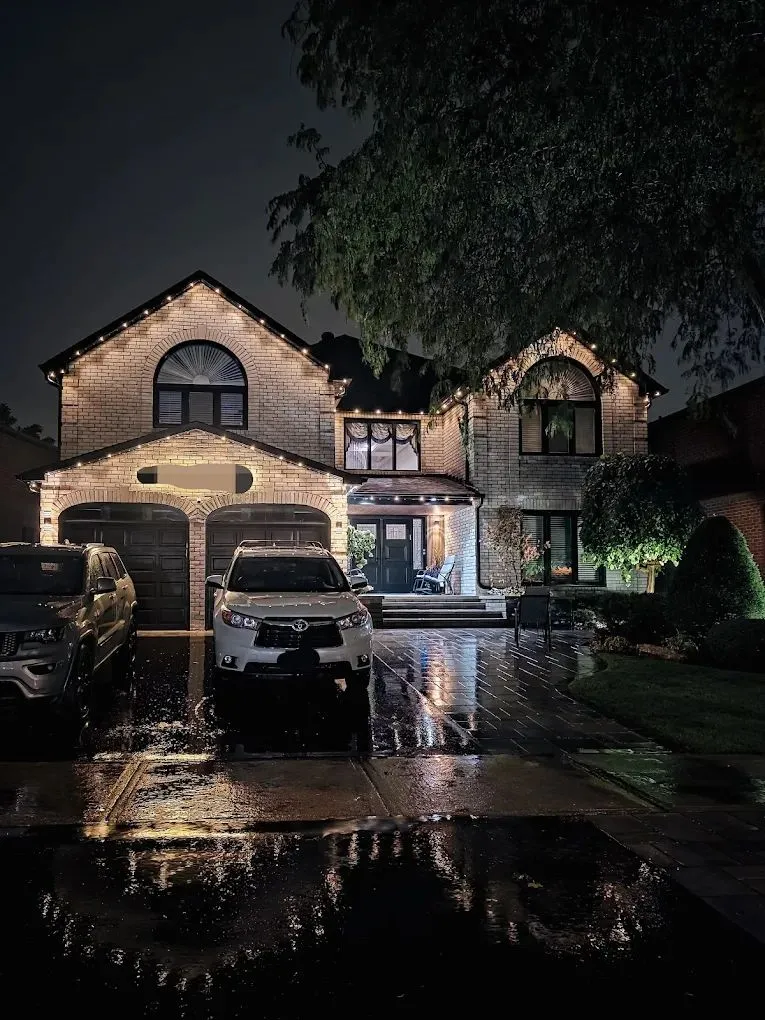 GTA home with permanent outdoor LEDs at night installed by Toronto Glow