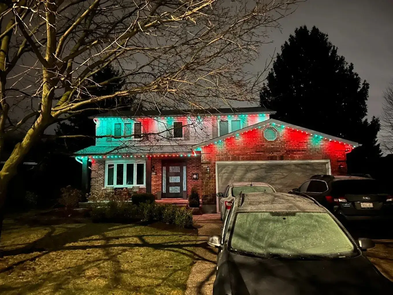 Toronto home with permanent outdoor LED lighting installed by Toronto Glow