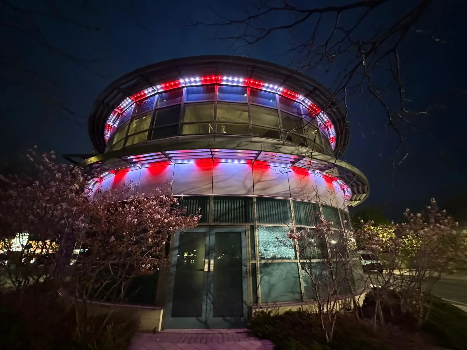 Commercial building with permanent LED lighting by Toronto Glow