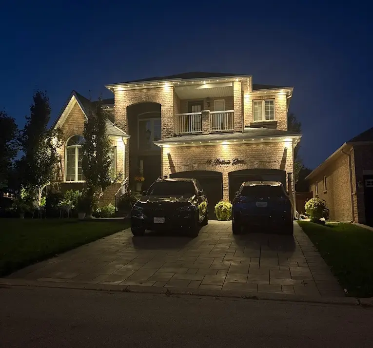 Permanent outdoor lights by Toronto Glow on a Maple home, built to last 25+ years with 50,000-hour LEDs.