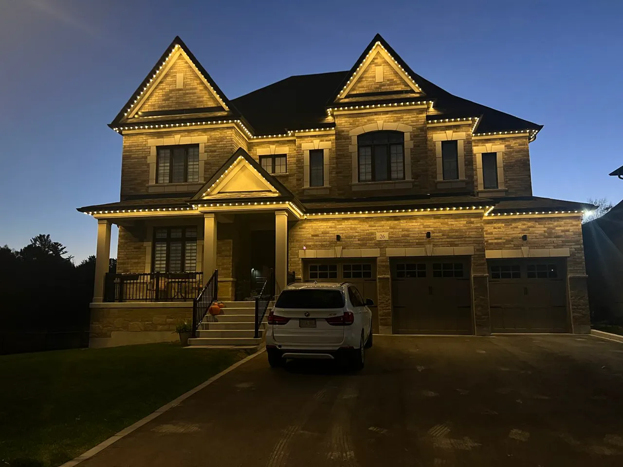 Vaughan residence shining bright with Toronto Glow's smart outdoor LED lighting system.